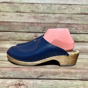 Tessa Blue Leather Clogs